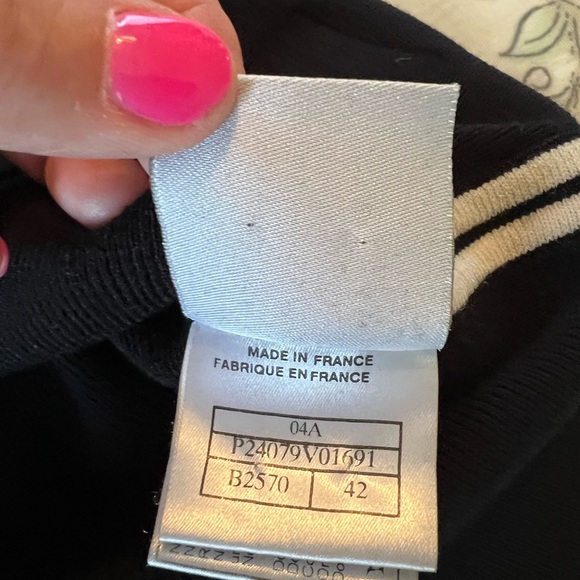 Black Sleeveless Top with White Stripes - Picture 7 of 8